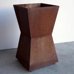 Marco Gaviraghi Calloni 5 Portavaso in acciaio corten><noscript><img width=