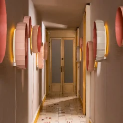 Ninefifty Alfabeto Set di 44 piastrelle bianche e viola di Margherita Rui><noscript><img width=