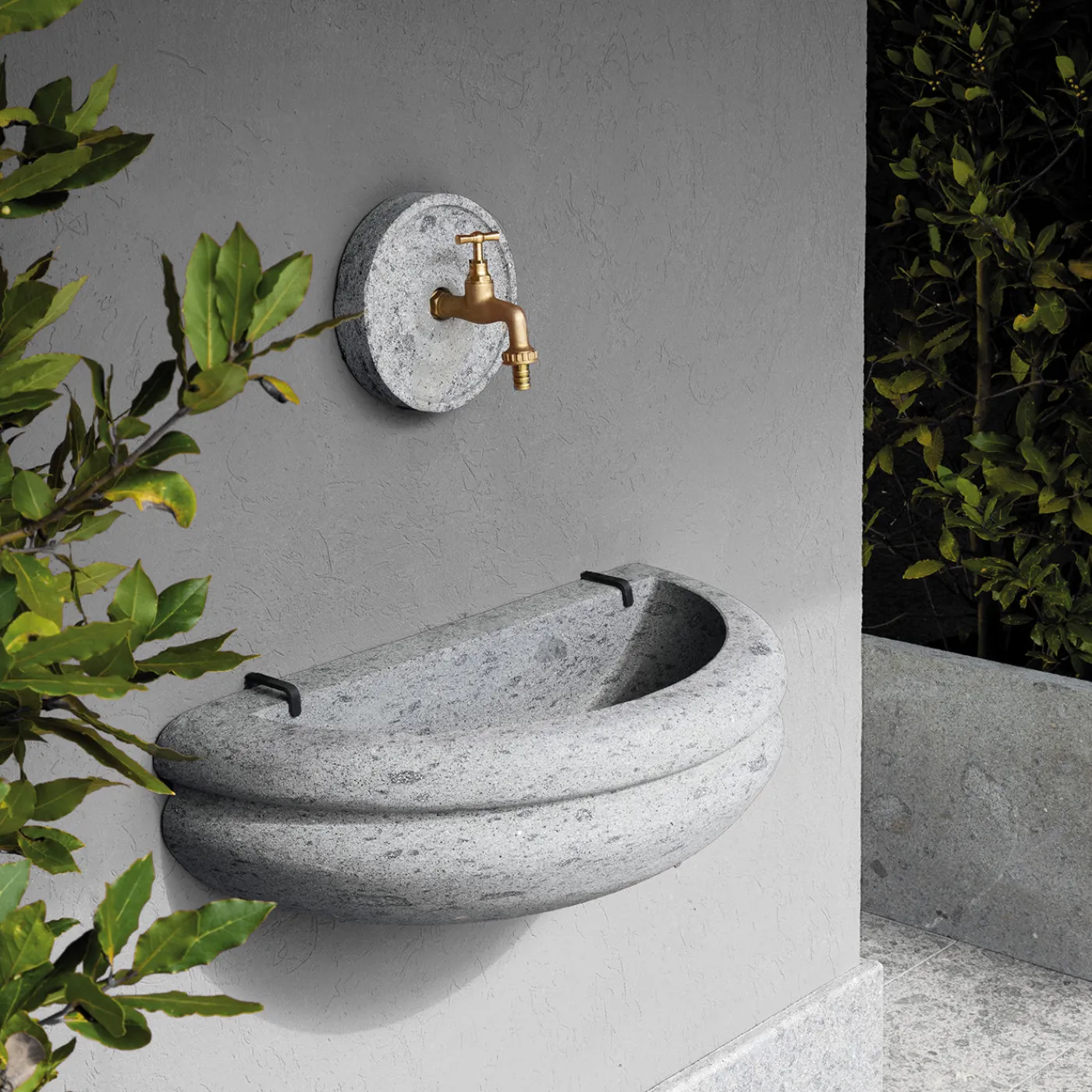Veltha Outdoor Stone Design Bacino esterno in pietra peperino grigia Rasna> Lavabi E Vasche Da Bagno