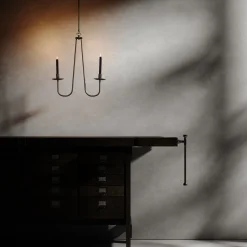 Renzo Serafini Candelabro da soffitto Penombra a doppio braccio in ottone scuro><noscript><img width=