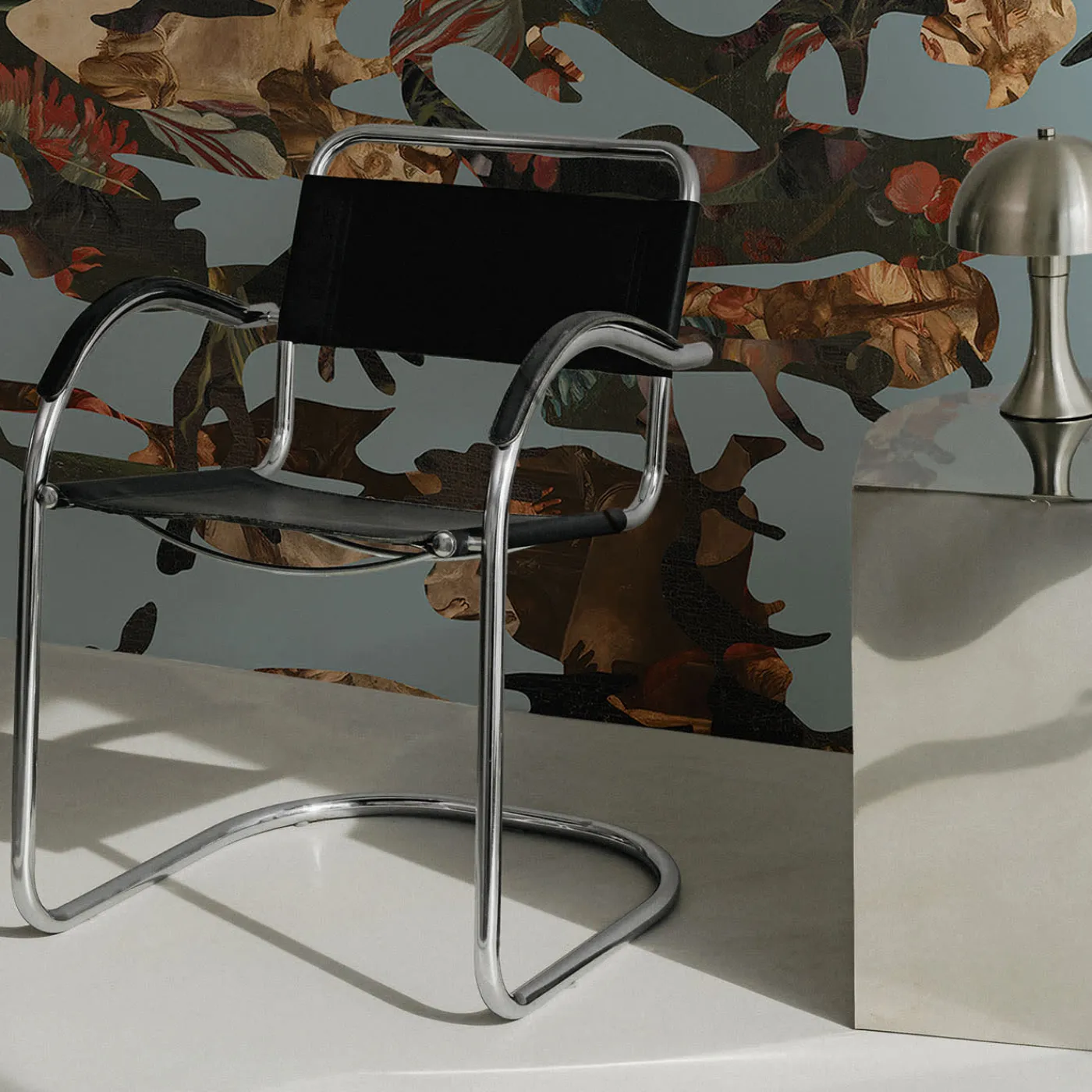 MaVoix Carta da parati Hidden In Plain Sight Nikko Blue di Magnus Gjoen> Carte Da Parati