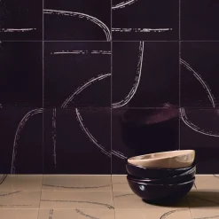 Ninefifty Cenni Set di 25 piastrelle viola di Margherita Rui><noscript><img width=