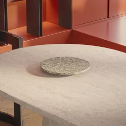 MMairo Centro tavola in travertino argento Inside Out di Karen Chekerdjian> Centrotavola