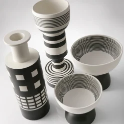 Bitossi Ceramiche Centrotavola alto bianco e nero di Ettore Sottsass><noscript><img width=