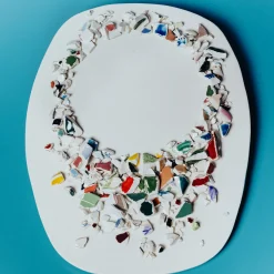 Bitossi Ceramiche Centrotavola ovale con frammenti policromi di Duccio Maria Gambi><noscript><img width=