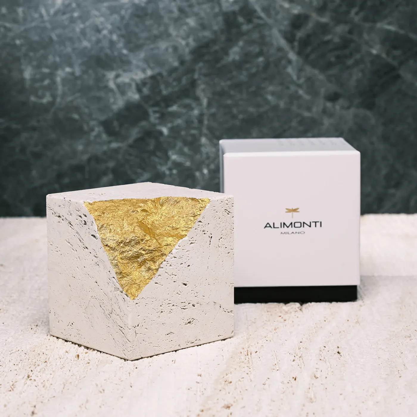 Alimonti Milano Colpo Da Maestro Ostuni Scultura cubica in travertino foglia oro> Sculture Decorative