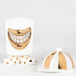 Andrea Maestri Contenitore Ugo White><noscript><img width=