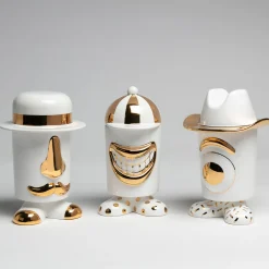 Andrea Maestri Contenitore Ugo White><noscript><img width=