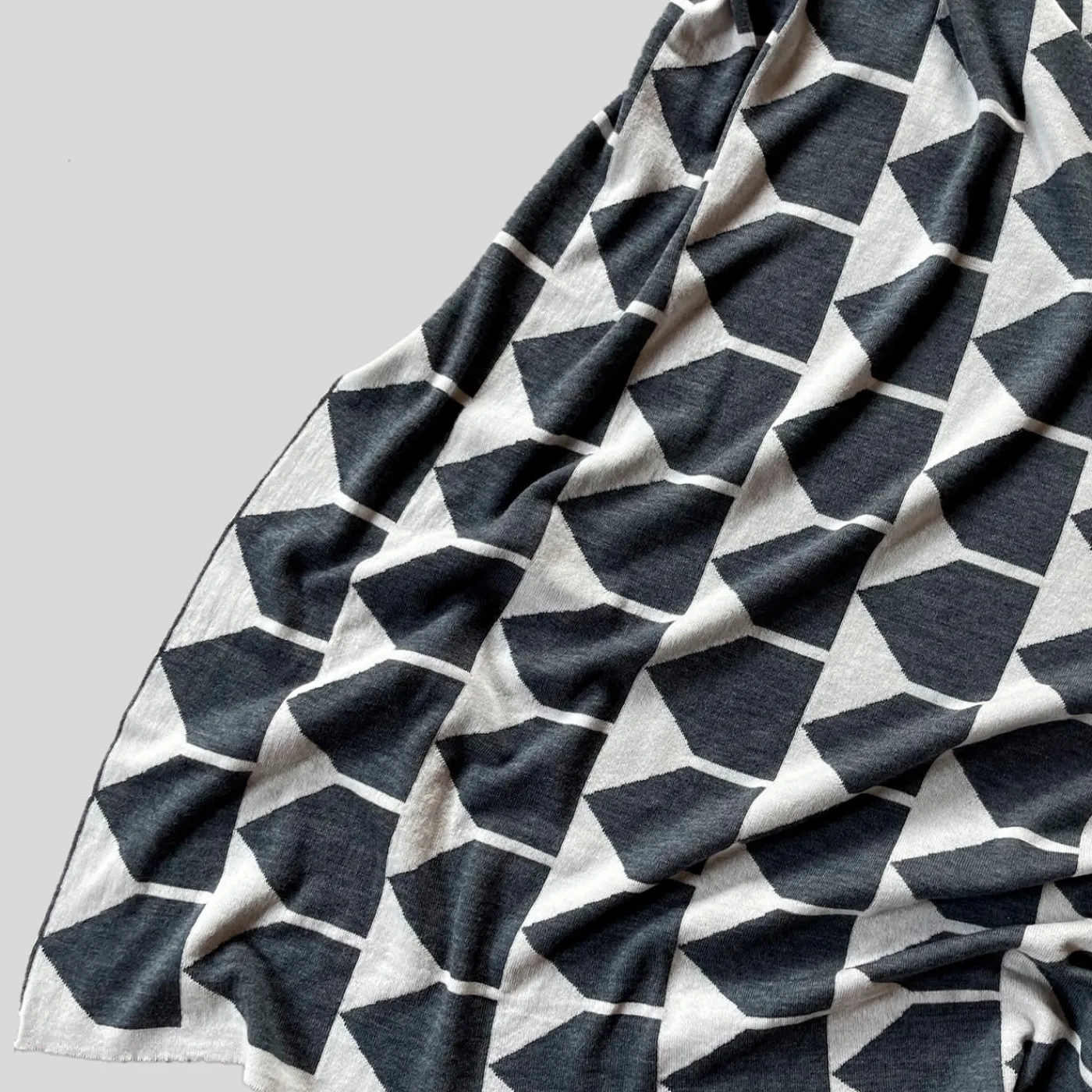 Lanificio Leo Coperta Archetipo bianco/nero di Makeyourhome + Walter Terruso> Coperte