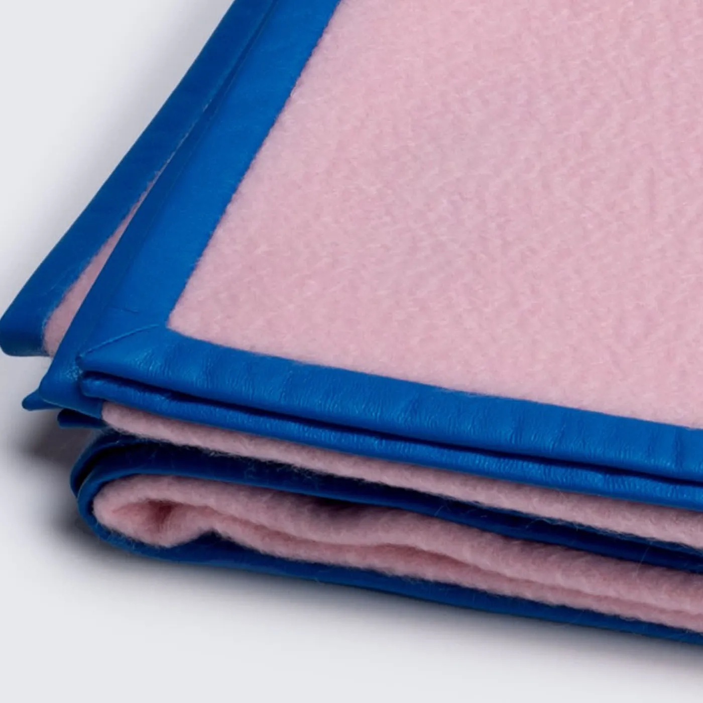 Masserano Cashmere Coperta Biella in pelle blu e rosa> Coperte