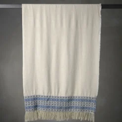 The House of Lyria Coperta Feaci ricamata in bianco e blu><noscript><img width=