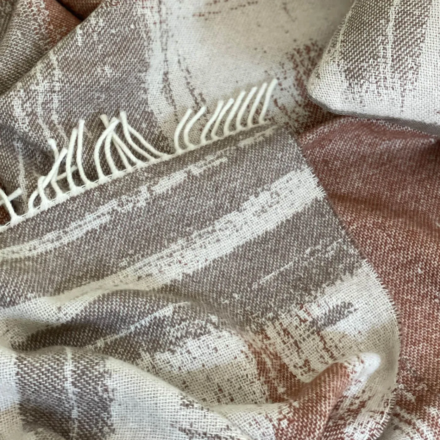 Villa Como Coperta Graffiti con frange marrone e beige> Coperte