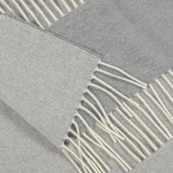 Rivolta Carmignani Coperta piccola grigia con frange Defilé> Coperte