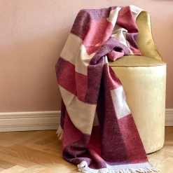 Villa Como Coperta rossa con frange e motivi intrecciati><noscript><img width=