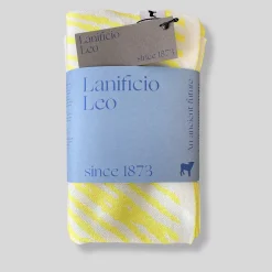 Lanificio Leo Coperta Tratto Bio giallo neon e bianco di Emilio Salvatore Leo><noscript><img width=