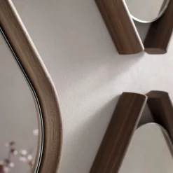 Morica Design Coppia di specchi in legno Eye Bis con cornice in legno massiccio di noce><noscript><img width=