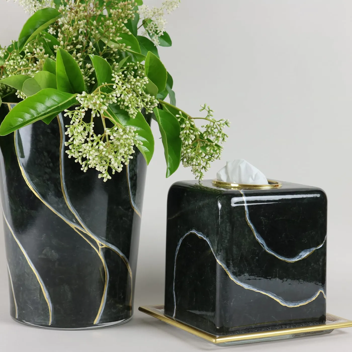 Griffe Montenapoleone by Vetrerie di Empoli Copri fazzoletti di vetro ispirati al marmo nero con dettagli dorati> Arredo Bagno