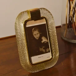 Bottega Veneziana Cornice con Struttura in Ottone Lucido e Vetro a Torciglione Trasparente e Oro><noscript><img width=