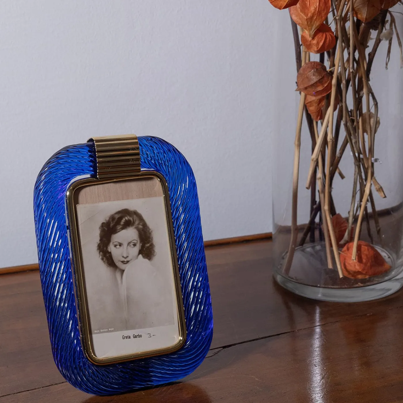 Bottega Veneziana Cornice con Struttura in Ottone Lucido e Vetro a Torciglione Blu> Cornici