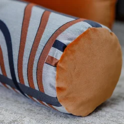 l'Opificio Cuscino a rullo terracotta in tessuto Les Intrigues><noscript><img width=