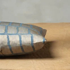 The House of Lyria Cuscino Asplenio rettangolare a motivi blu e beige><noscript><img width=