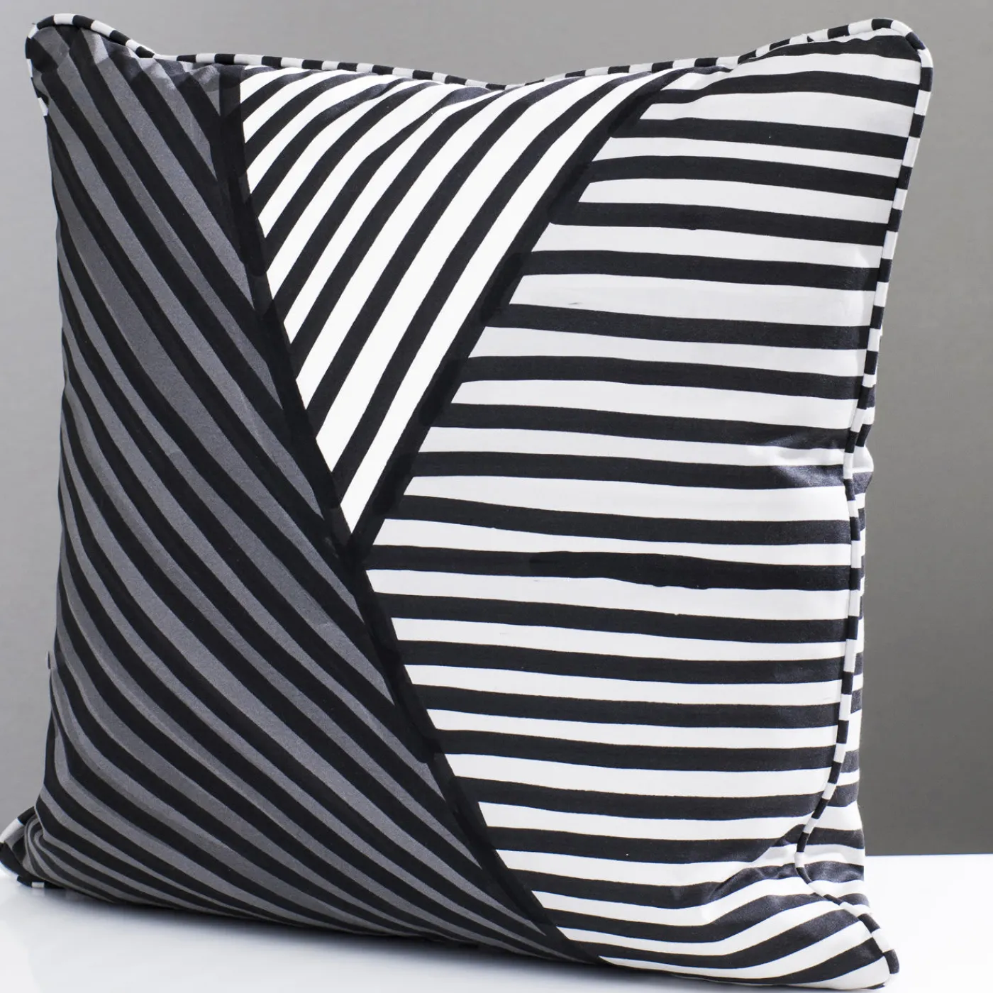 Livio De Simone Cuscino Disegno Y Righini> Cuscini