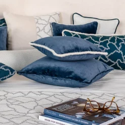 l'Opificio Cuscino in velluto Carré di lino blu e tessuto jacquard><noscript><img width=