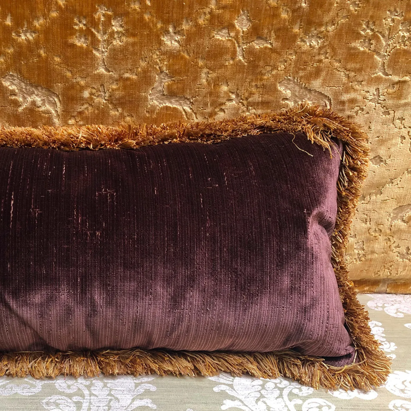 Tessitura Bevilacqua Cuscino in velluto tartaruga fatto a mano con rifiniture in marabù> Cuscini