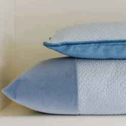 l'Opificio Cuscino Longue Azzurro in Tessuto Jacquard e Velluto di Lino><noscript><img width=