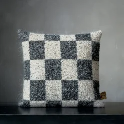 The House of Lyria Cuscino quadrato Ronce a scacchi bianchi e neri in mohair> Cuscini