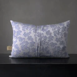 The House of Lyria Cuscino rettangolare in jacquard blu e argentato con motivo floreale Murcia><noscript><img width=