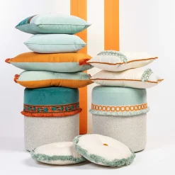 l'Opificio Cuscino Rotondo Bianco in Edizione Limitata POPHUG di Pistacchio&Caffé><noscript><img width=