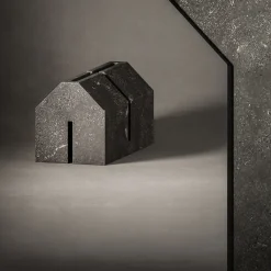 Salvatori Il Villaggio - Casa di Pietra Avola Scultura in pietra di John Pawson><noscript><img width=