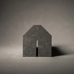 Salvatori Il Villaggio - Casa di Pietra Avola Scultura in pietra di John Pawson><noscript><img width=