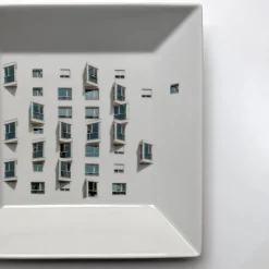 Grand Tour by Vito Nesta La Finestra Sul Cortile Piccolo Videopoche quadrata in porcellana #3><noscript><img width=