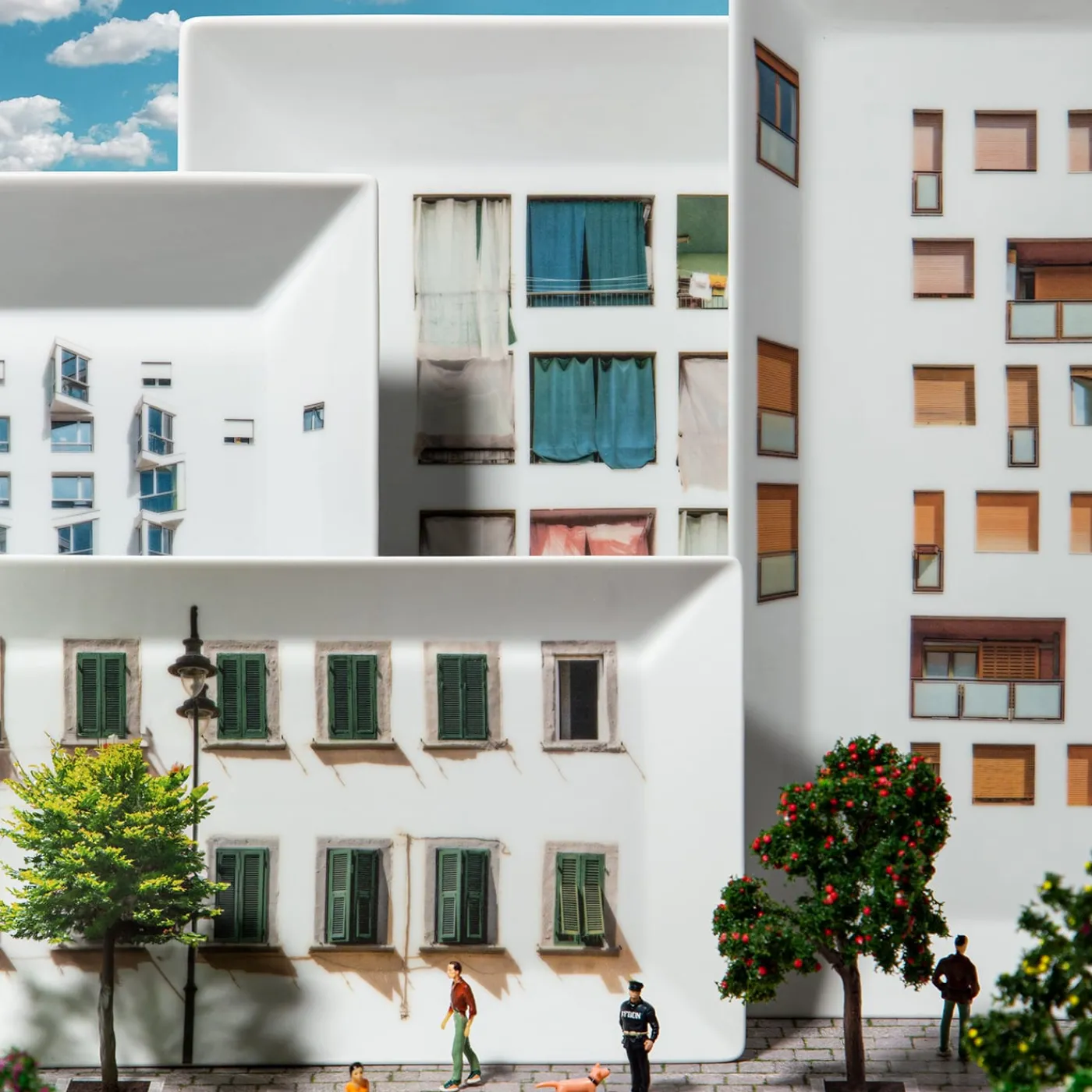 Grand Tour by Vito Nesta La Finestra Sul Cortile Piccolo Videopoche quadrata in porcellana #3> Svuotatasche