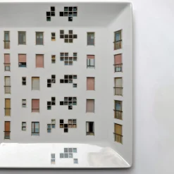 Grand Tour by Vito Nesta La Finestra Sul Cortile Videopoche quadrata grande in porcellana #2><noscript><img width=