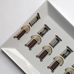 Grand Tour by Vito Nesta La Finestra Sul Cortile Videopoche rettangolare in porcellana #3><noscript><img width=