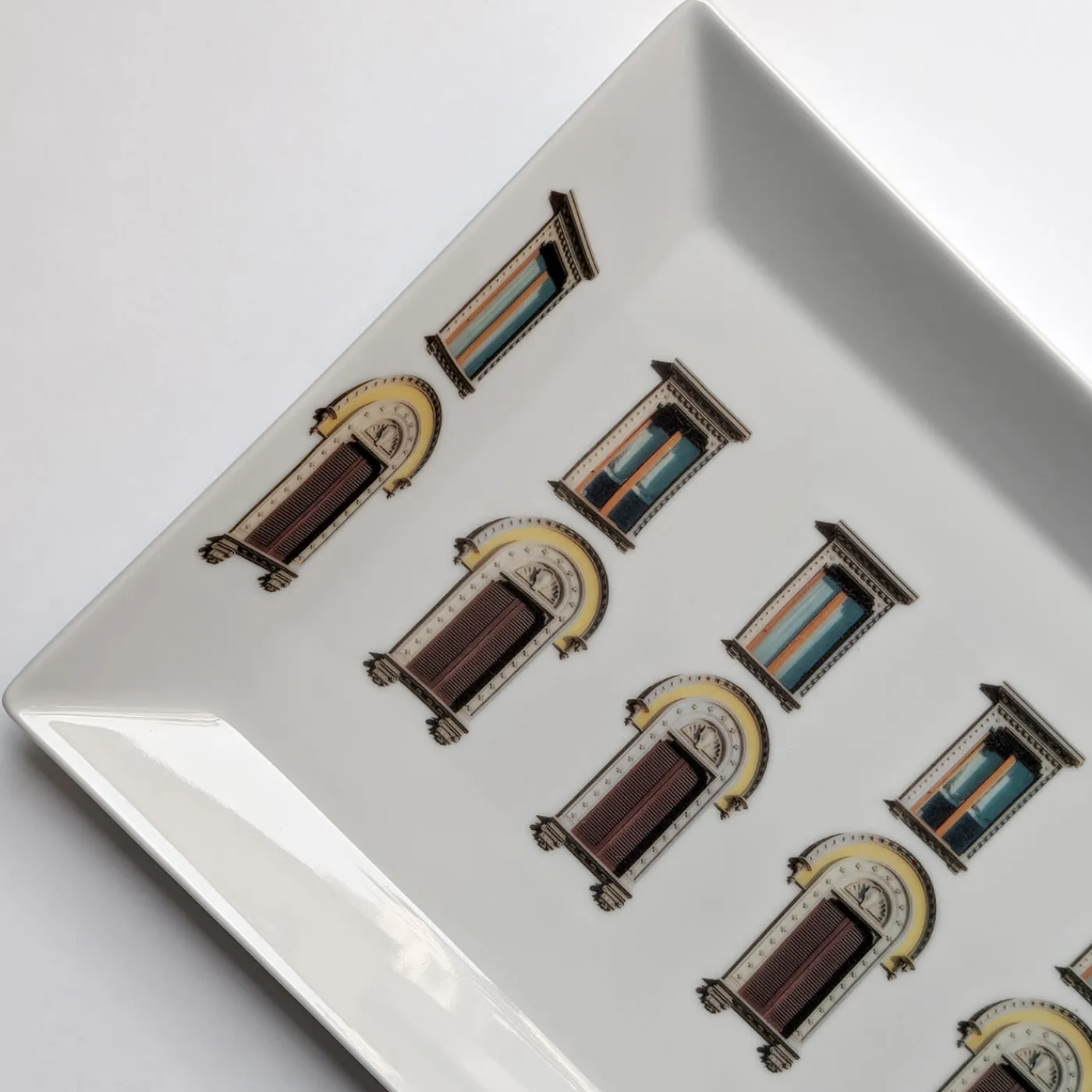 Grand Tour by Vito Nesta La Finestra Sul Cortile Videopoche rettangolare in porcellana #3> Svuotatasche