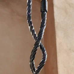 Aina Kari L'Abbraccio degli Artigiani><noscript><img width=