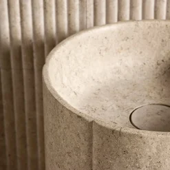 Luce Di Carrara Lavabo a Colonna in Marmo Beige Sartoriale di Federico Peri> Lavabi E Vasche Da Bagno