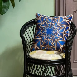 Grand Tour by Vito Nesta Le Volte Celesti Cuscino in velluto con architetture #1><noscript><img width=