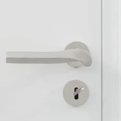 NIVA Design Maniglia per porta Prisma Satin di Nicole Valenti><noscript><img width=