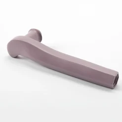 NIVA Design Maniglia Prisma Matte Lilac di Nicole Valenti><noscript><img width=