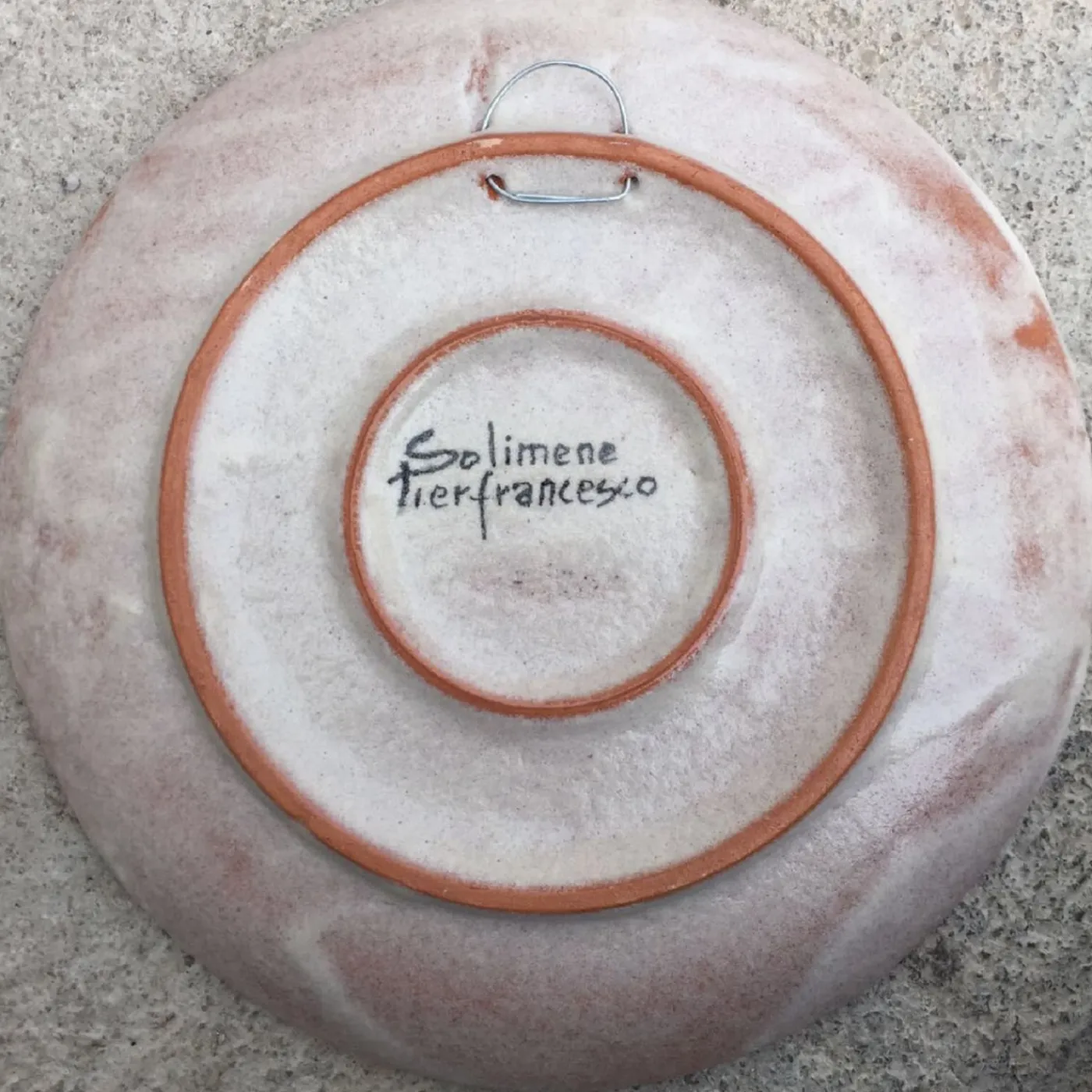 Pierfrancesco Solimene Piastra a triangolo Segni> Piatti Decorativi