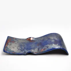 Design Center 1991 Piatto centrotavola Onda Piccola Ramato/Blu di Nino Basso><noscript><img width=