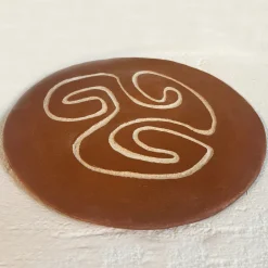 Giovanna La Falce Piatto decorativo in ceramica marrone Eng 3 Terra> Piatti Decorativi