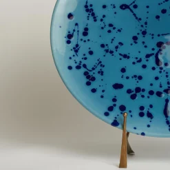 Carola fra i Trulli Piatto decorativo in ceramica celeste e blu> Piatti Decorativi