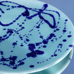 Carola fra i Trulli Piatto decorativo in ceramica celeste e blu><noscript><img width=