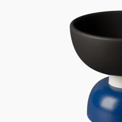 Bitossi Ceramiche Piccolo centrotavola in nero opaco e blu di Ettore Sottsass><noscript><img width=